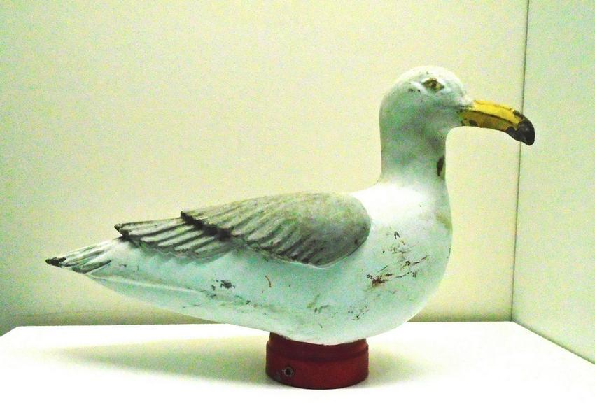 LARGE CAST ZINC SHORE BIRD IN OLD PAINT (1 of 6)