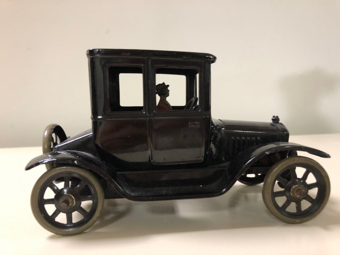 MODEL T FORD TIN CAR: Title: MODEL T FORD TIN CAR Provenance/additional info: ORIGINAL WORKING WINDUP - C.1920 - Shipping: Domestic: Flat-rate of $25.00 to anywhere within the contiguous U.S. International: Foreign shippin