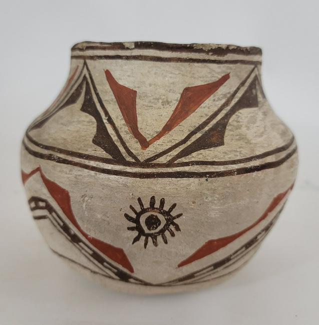 Zuni Pueblo pottery jar with suns pattern ca 1900-20 (1 of 7)