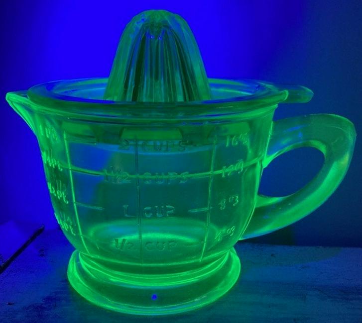 Vintage Vaseline Green Depression Glass Uranium Glass (1 of 7)