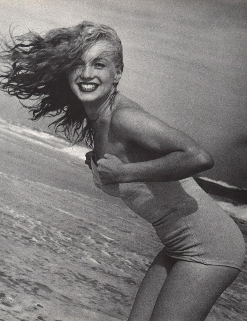 ANDRE DE DIENES - Marilyn Monroe (Norma Jean) On the (1 of 1)