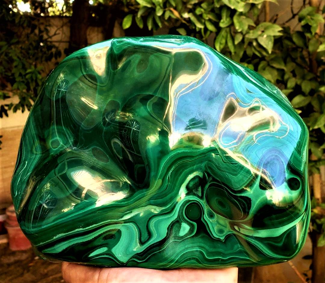 Huge Malachite tumble - ColleCTon PieCe - 7 Kg: Title: Huge Malachite tumble - ColleCTon PieCe - 7 Kg Gemstones: Mineral Carat weights: 7000 Grams Size/Dimensions: 220X150X69 mm Additional Info:Huge Malachite tumble - ColleCTon PieCe - 7 Kg Reserve
