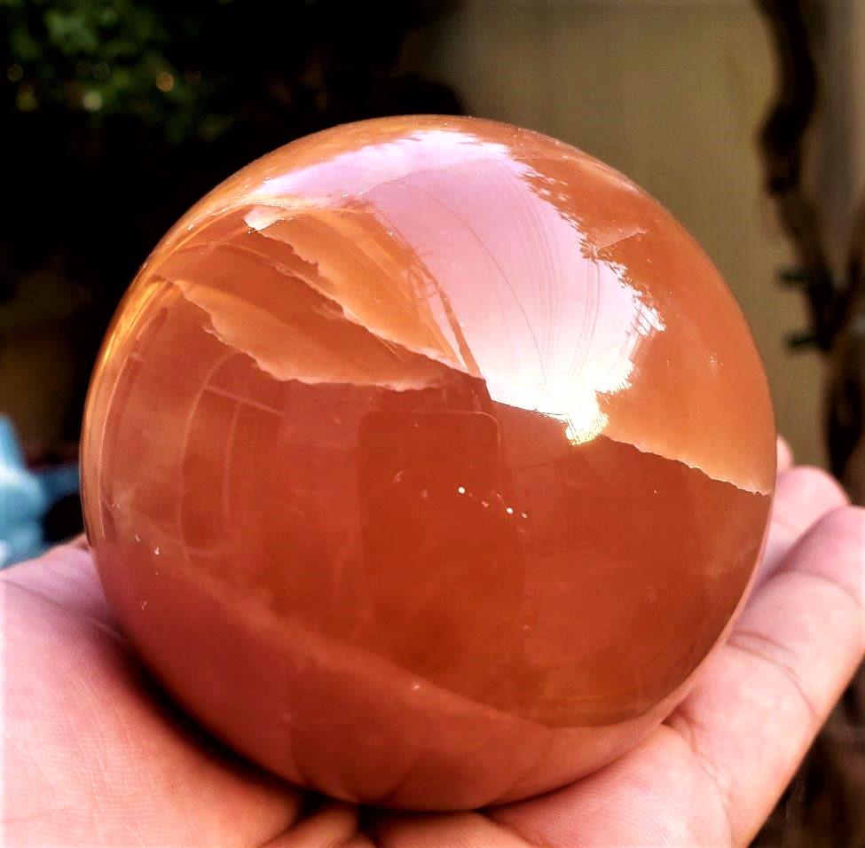 Labradorite Healing Tumble - 857.4 Grams: Title: Labradorite Healing Tumble - 857.4 Grams Gemstones: Mineral Carat weights: 857.4 Grams Size/Dimensions: 100X110X58 mm Additional Info:Labradorite Healing Tumble - 857.4 Grams Reserve: $150.00 S