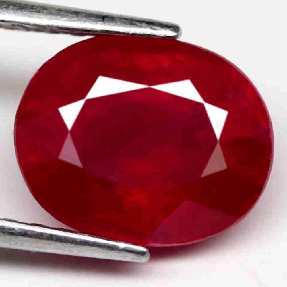 2,43 cts Natural Oval Blood Red Ruby (1 of 3)