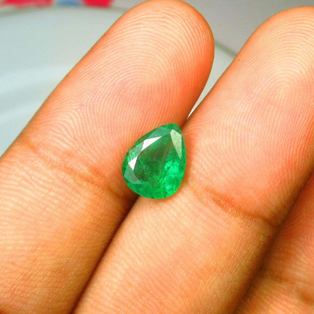 1.80 Ct Natural Zambian Emerald Pear Cut (1 of 4)