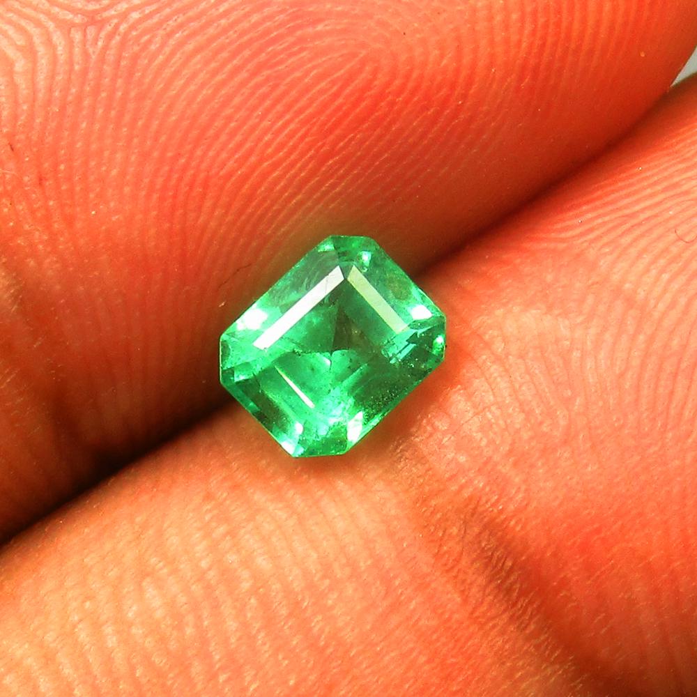 0.90 Ct Natural Zambian Emerald Octagon Cut (1 of 3)