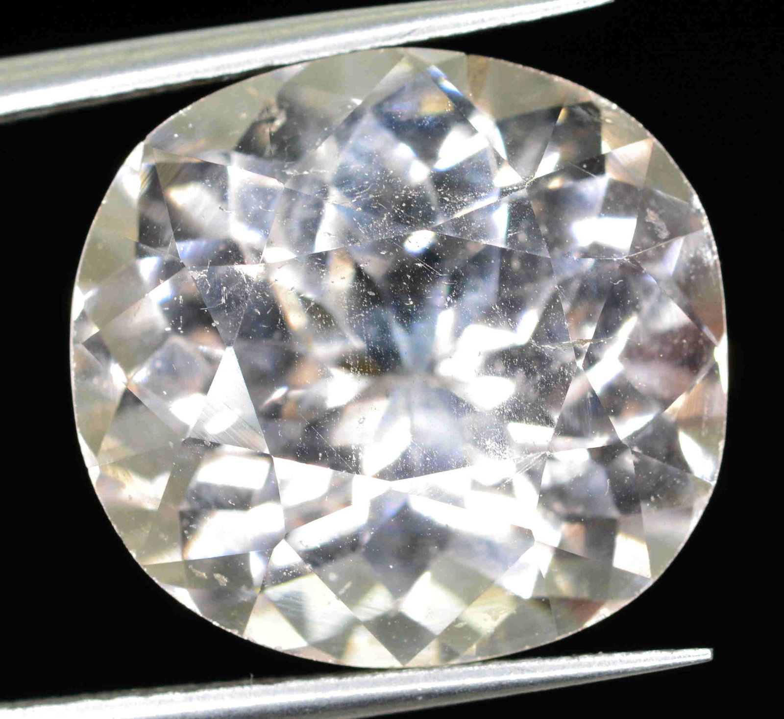 10 Carats Natural Morganite Gemstone~14x13x8 mm: Title: 10 Carats Natural Morganite Gemstone~14x13x8 mm Gemstones: Morganite Carat weights: 10 Carats Size/Dimensions: 14x13x8 mm Additional Info:Natural Reserve: $30.00 Shipping: Domestic: Flat-rate o