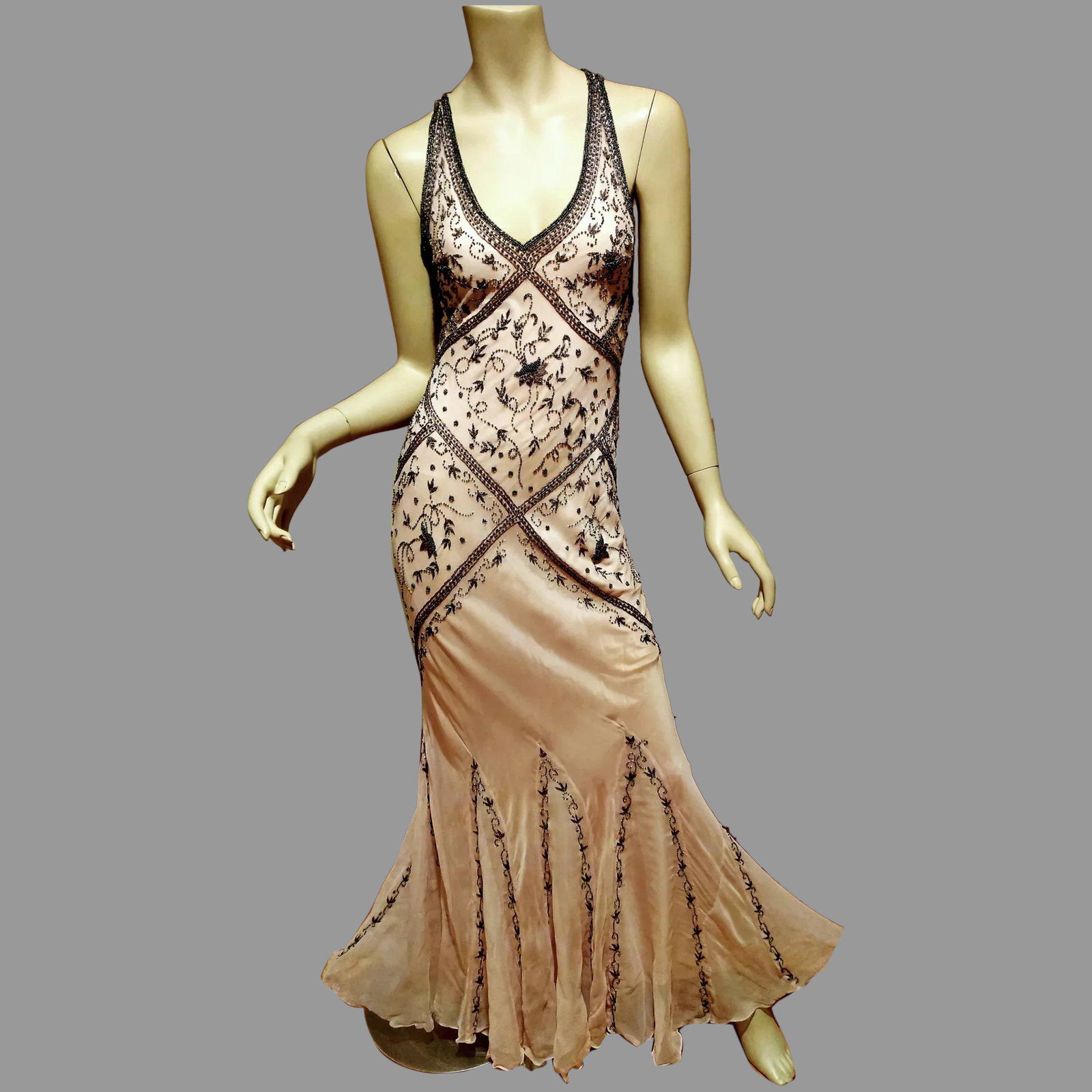 Vtg Lavender/Pink hand beaded & Embroidered Bias gown: Stunning Lavender Fishtail panel silk gown open back hand beaded and embroidered. Extra Fluid Panels at bottom Hem In very good vintage condition cut on a bias so will stretch a bit Size-S Reserve: $9