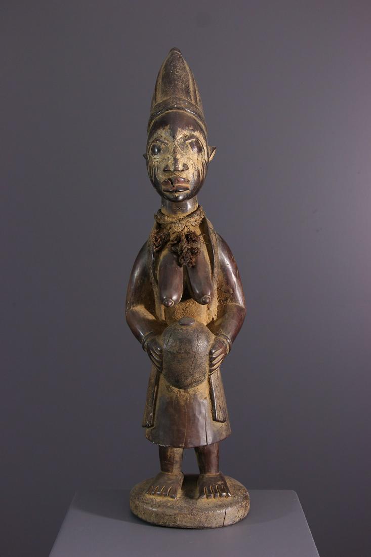 Female Yoruba wood statue - Nigeria - African Art: Title: Female Yoruba wood statue - Nigeria - African Art Tribal Art Description: This sculpture of African tribal art represents by its attitude an image of fertility. Facilitating communication with 