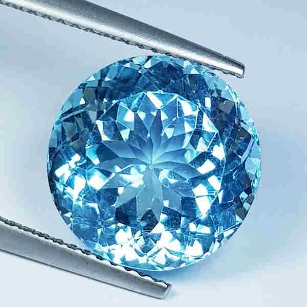 10.55 Ct Natural Round Cut Top Quality Blue Topaz (1 of 6)