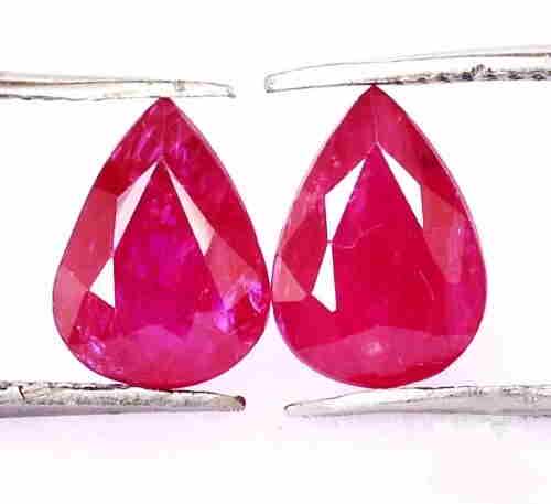 1,77 cts Pair of Natural Pear Transparent Pink Red Ruby (1 of 2)