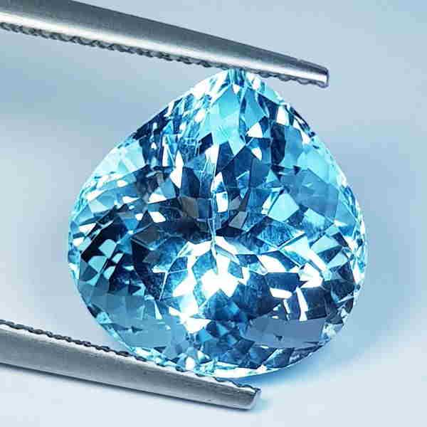11.30 Ct Natural Pear Cut Top Quality Blue Topaz (1 of 6)
