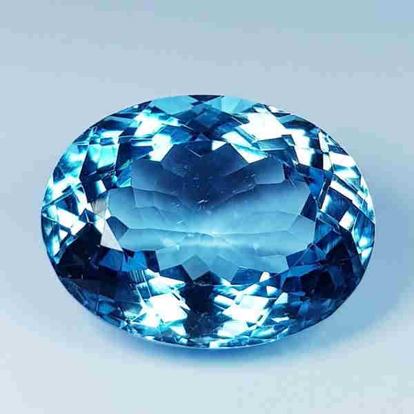 11.85 Ct Natural Triangle Cut Top Quality Blue Topaz (1 of 6)