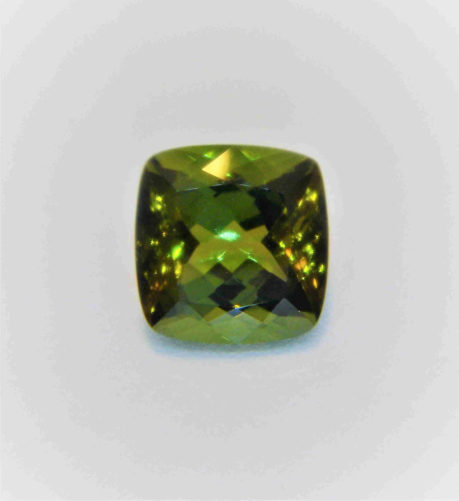 Green Tourmaline - 6.00 ct: Title: Green Tourmaline - 6.00 ct Metal Purity: Natural Gemstones: Tourmaline Carat Weights: 6.00 ct Size/Dimensions: 10.40 x 10.10 x 6.00 mm Additional Information: Natural Green Tourmaline faceted o