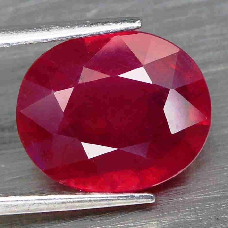 4,70 cts Natural Big Oval Blood Red Ruby (1 of 3)