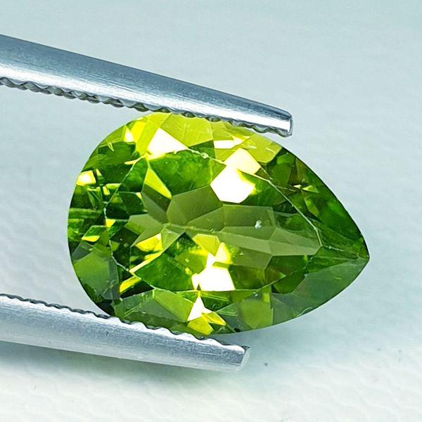 Natural Peridot Pear Cut 2.55 ct: No Reserve! Title: Natural Peridot Pear Cut 2.55 ct Color/Clarity: VVS Gemstones: Loosegemstone Carat Weights: 2.55 Size/Dimensions: 10.50 x 7.70 x 4.80 Additional Information: Pear - Pakistan Shippin