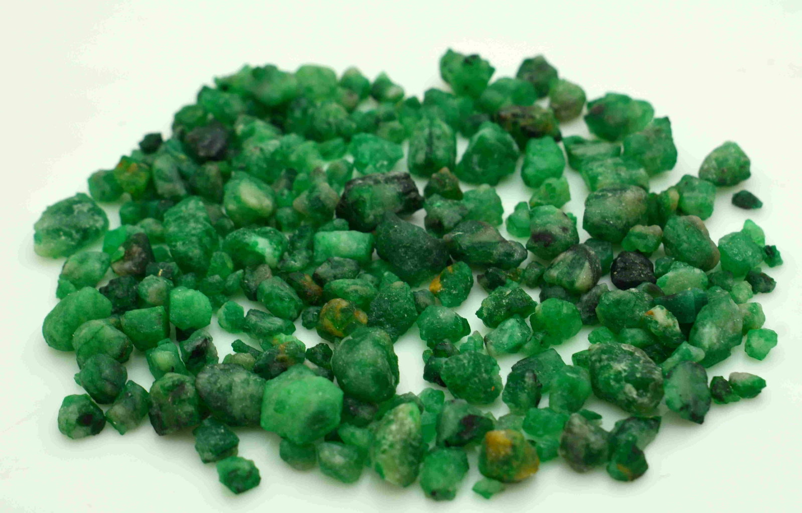 35 Grams Beautiful Emerald Rough Lot: Title: 35 Grams Beautiful Emerald Rough Lot Weight: 35 Grams Origin: Pakistan Materials: Rough Size: ****** Additional Information: Treatment: Natural Reserve: $80.00 Shipping: Domestic: Flat-rat
