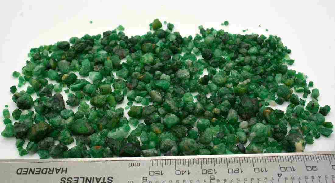 100 Grams Beautiful Rough Emerlad Lot: Title: 100 Grams Beautiful Rough Emerlad Lot Weight: 100 Grams Origin: Pakistan Materials: Rough Size: ****** Additional Information: Treatment: Natural Reserve: $150.00 Shipping: Domestic: Flat-