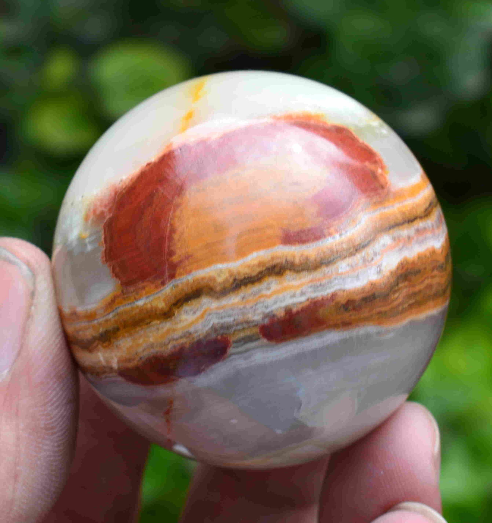 181 Grams Beautiful Onix Round Sphere: Title: 181 Grams Beautiful Onix Round Sphere Origin: Pakistan Weight: 181 Grams Size/Dimensions: 50 mm Additional Information: Natural Reserve: $20.00 Shipping: Domestic: Flat-rate of $25.00 to anywh