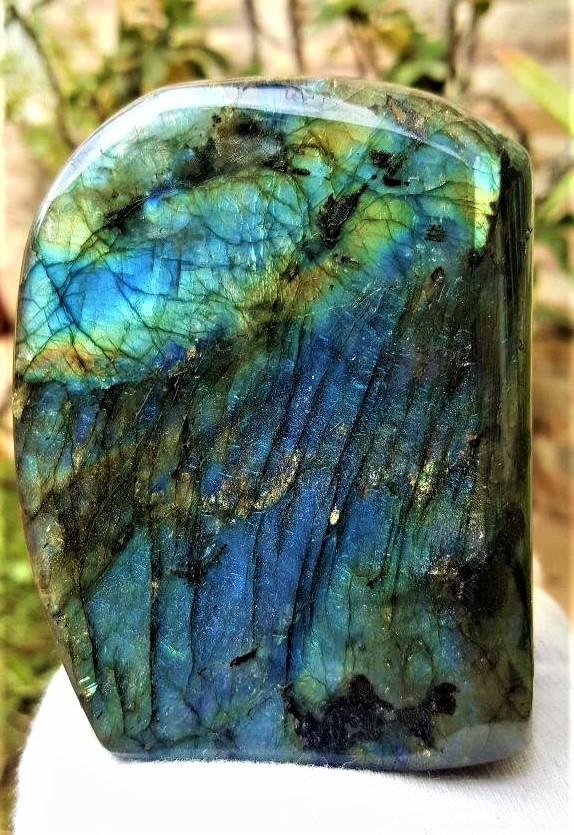 784.5 Grams Colorful Labradorite Healing Tumble: Title: 784.5 Grams Colorful Labradorite Healing Tumble Gemstones: Mineral Carat Weights: 784.5 Grams Size/Dimensions: 100X82X50 mm Additional Information: 784.5 Grams Colorful Labradorite Healing Tumb