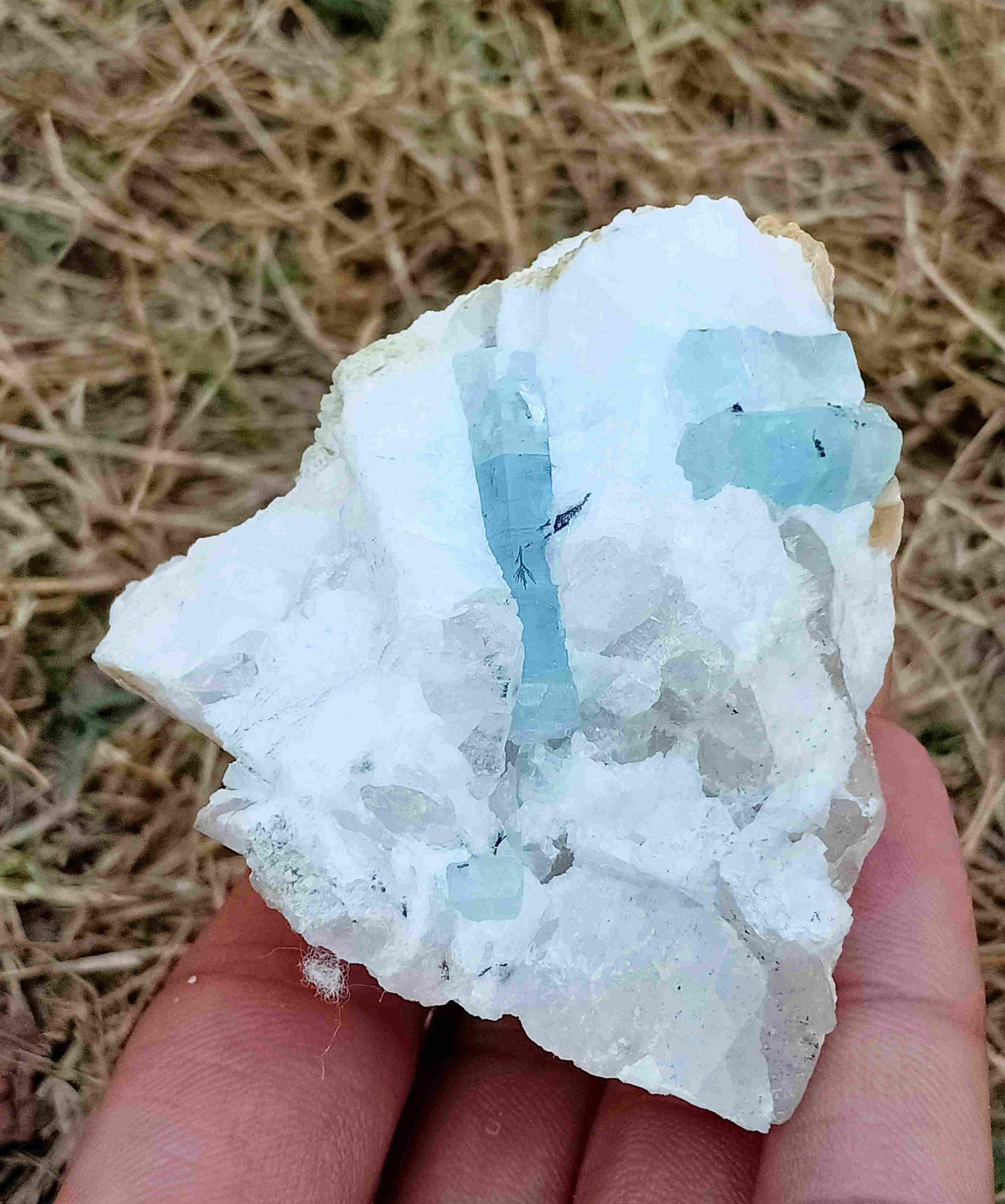 182 Gram Very Amazing Natural Aquamarine Specimen: Title: 182 Gram Very Amazing Natural Aquamarine Specimen Treatment: Natural Total Weights: 182 Gram Size/Dimensions: 57x57x48 mm Origin: Pakistan Reserve: $25.00 Shipping: Domestic: Flat-rate of $1