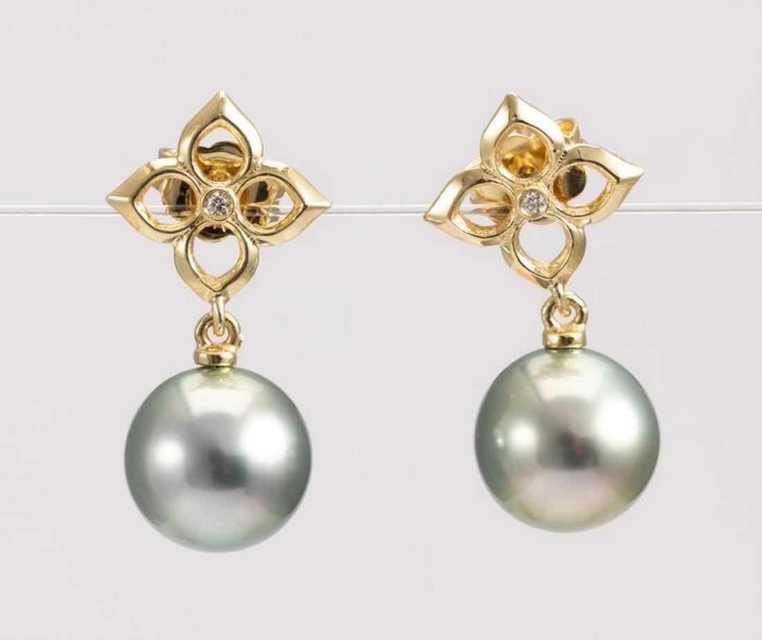10x11mm Round Golden Green Tahitian Pearls - 14 kt.: Title: 10x11mm Round Golden Green Tahitian Pearls - 14 kt. Yellow gold - Earrings - 0.02 ct Description: A pair of luxury pearl earrings featuring two beautiful round Tahitian Pearls, mounted below a 