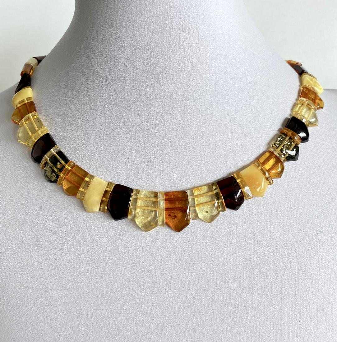 Magnificent Amber Cleopatra necklace: Title: Magnificent Amber Cleopatra necklace Metal: None Gemstones: Amber Weight: 12.3 g Size: Size: 400.0 x 16.54 x 3.5 mm Size: 15.748 x 0.651 x 0.138 inches Made of: Whole Stone Additional Informati