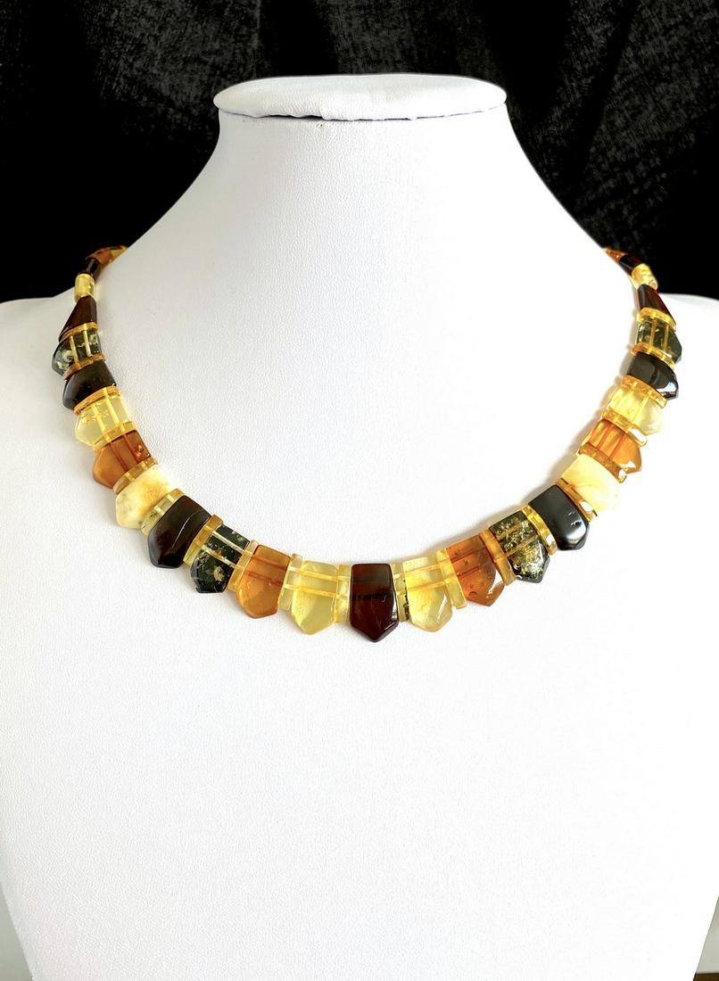 Extraordinary Amber Cleopatra necklace (1 of 8)