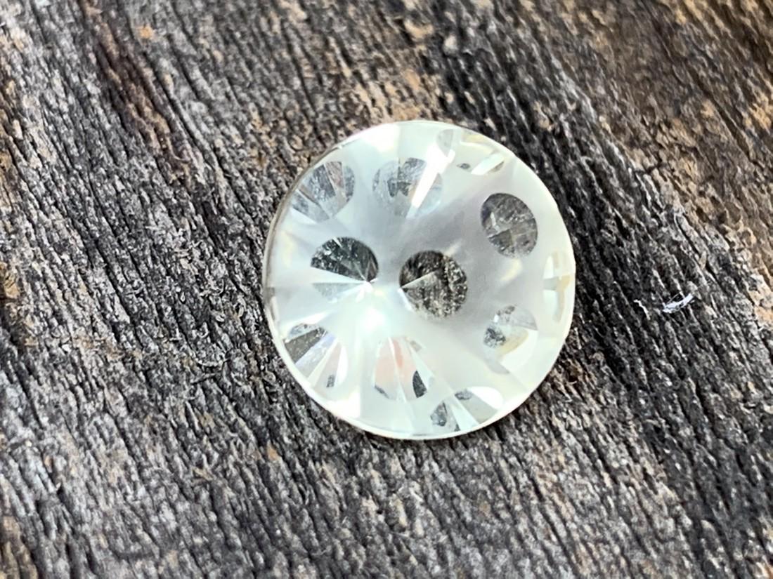 Yellow Dandelion Cut Labradorite Natural: No Reserve! Title: Yellow Dandelion Cut Labradorite Natural Materials:Sterling Silver Dimensions: • 3.59 carat weight of stone 10 mm x 7 mm Shipping: Domestic: Flat-rate of $7.00 to anywhere within