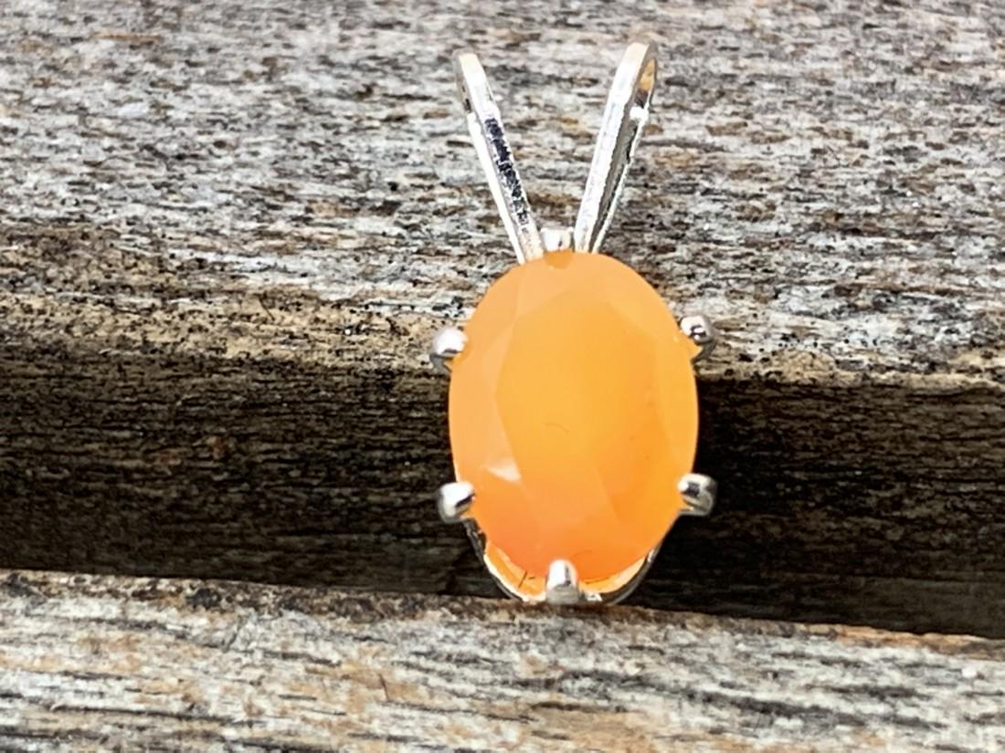 Carnelian Natural Gemstone .925 Sterling Pendant: No Reserve! Title: Carnelian Natural Gemstone .925 Sterling Pendant Materials:Sterling Silver Dimensions: 7 x 5 mm Shipping: Domestic: Flat-rate of $7.00 to anywhere within the contiguous U.S. Interna
