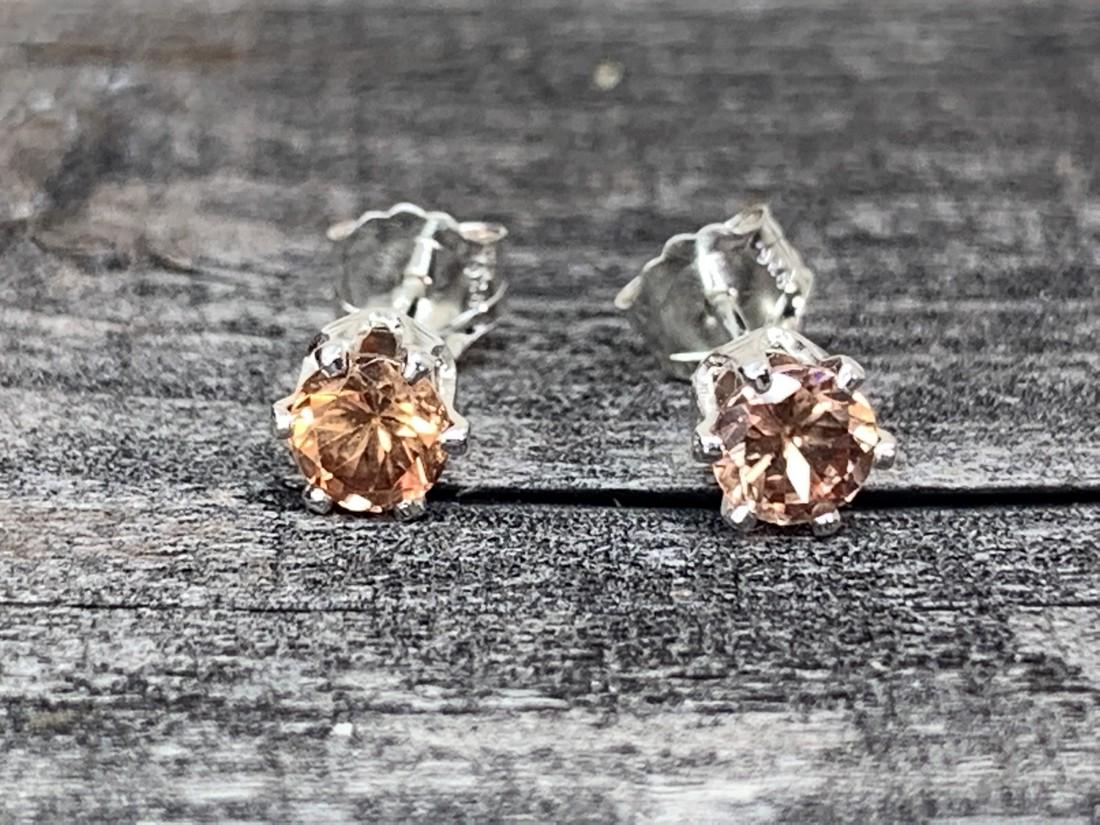 Cinnamon Zircon Natural Gemstone .925 Sterling Earrings: No Reserve! Title: Cinnamon Zircon Natural Gemstone .925 Sterling Earrings Materials:Sterling Silver Dimensions: 4 mm Shipping: Domestic: Flat-rate of $7.00 to anywhere within the contiguous U.S. Inte