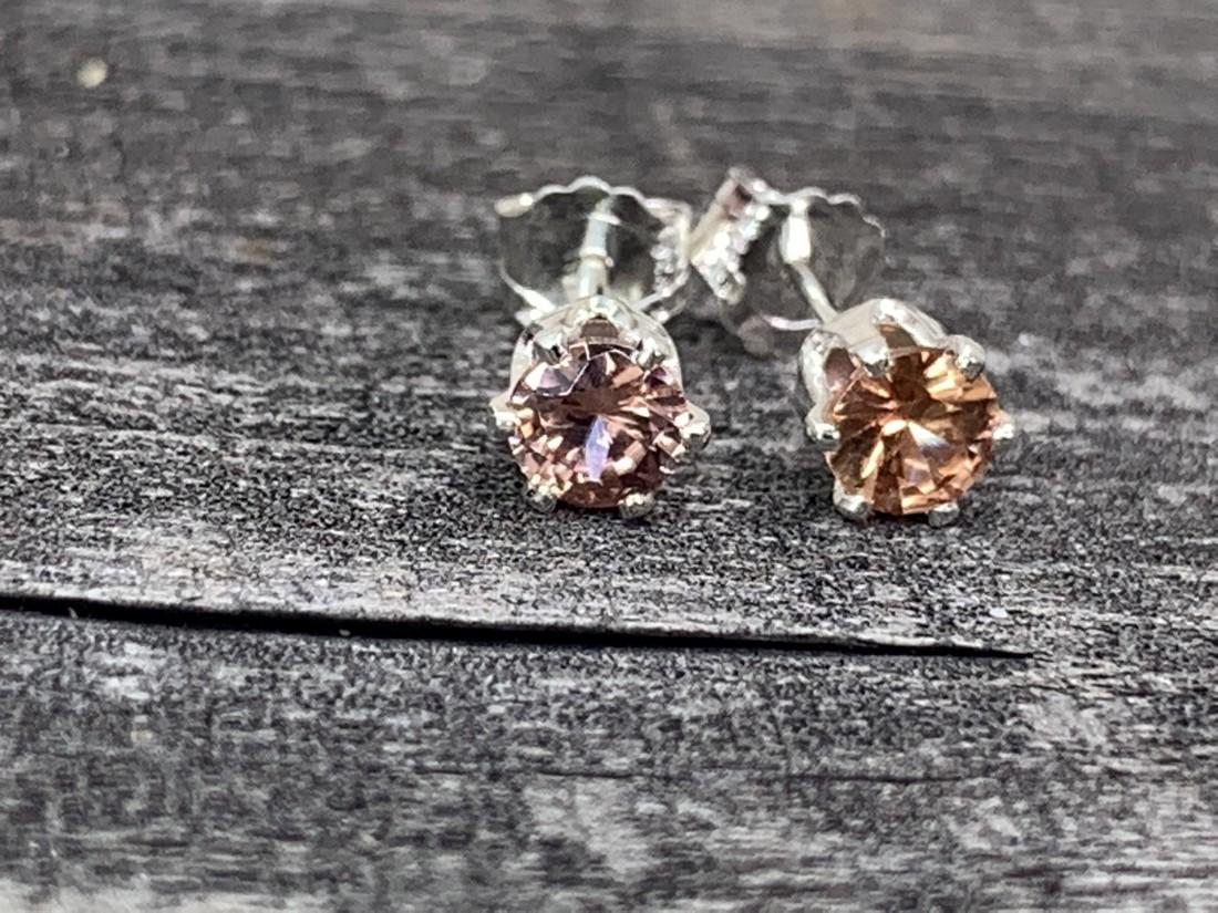 Cinnamon Zircon Natural Gemstone .925 Sterling Earrings: No Reserve! Title: Cinnamon Zircon Natural Gemstone .925 Sterling Earrings Materials:Sterling Silver Dimensions: 4 mm Shipping: Domestic: Flat-rate of $7.00 to anywhere within the contiguous U.S. Inte