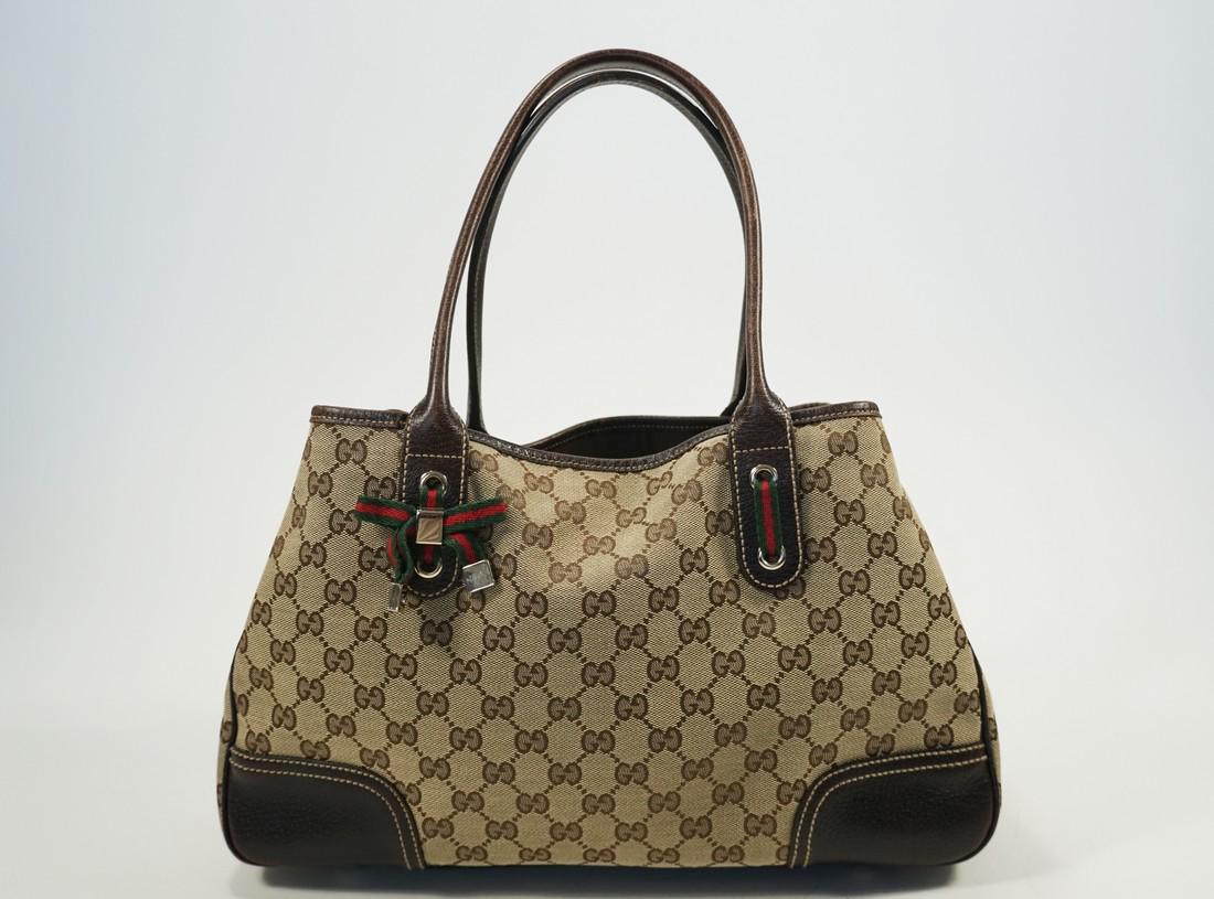 Gucci Princy Bag: Title: Gucci Princy Bag Brand/Designer: Gucci Materials: Canvas Dimension: L 15 W 4 H 9 Additional Information: Gucci Princy BagPreowned items have wear and can be damaged. Check picutres throughly. S