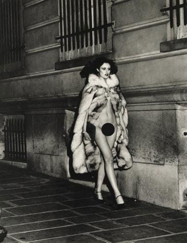 HELMUT NEWTON - Laura, Avenue George V, Paris, 1974 (1 of 2)