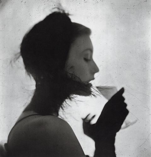IRVING PENN - Girl Drinking (Mary Jane Russell), 1949 (1 of 1)