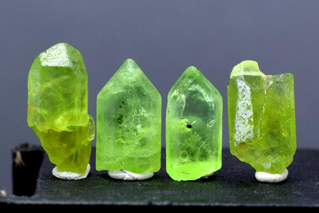 Peridot Crystal , Terminated Damage Free Olivine: Materials: Peridot Read the full description Description Peridot Crystal , Terminated Damage Free Olivine Peridot Crystal From Sapat Pakistan - Weight : 37.60 Carats Size : 17*10*06 mm , 15*08*05 mm ,