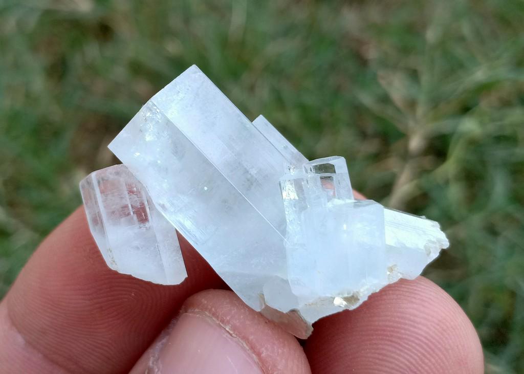 13 Gram Gorgeous Natural Aquamarine Specimen: Title: 13 Gram Gorgeous Natural Aquamarine Specimen Treatment: Natural Weight: 13 Gram Size/Dimensions: 29x20x15 mm Origin: Pakistan Reserve: $20.00 Shipping: Domestic: Flat-rate of $15.00 to anywhere