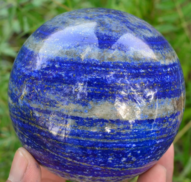 1335 Grams Roayal Blue Lapis Lazuli with Pyrite Combine: Title: 1335 Grams Roayal Blue Lapis Lazuli with Pyrite Combine Sphere Ball Origin: Afghanistan Weight: 1335 Grams Size/Dimensions: 93 MM Additional Information: Natural Reserve: $150.00 Shipping: Dom