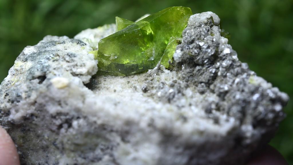 41 Grams Beautiful Rare Green Sphene Specimen: Title: 41 Grams Beautiful Rare Green Sphene Specimen Weight: 41 Grams Origin: Pakistan Materials: Specimen Size: 48*38*22 MM Additional Information: Treatment: Natural Reserve: $40.00 Shipping: D