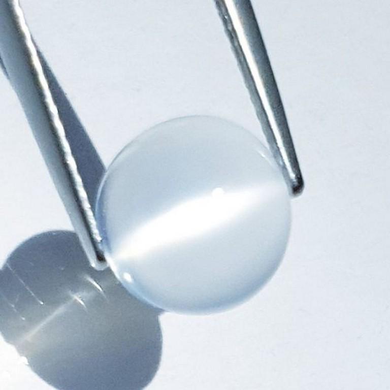 Natural Moonstone Cat's Eye 4.00 ct: No Reserve! Title: Natural Moonstone Cat's Eye 4.00 ct Color/Clarity: VS Carat Weight: 4 Dimensions: 10.50 x 10.50 x 5.50 Additional Information: Round - Tamilnadu Shipping: Domestic: Flat-rate of $7