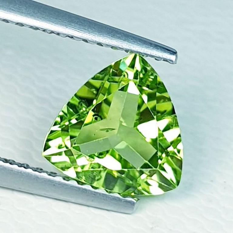 Natural Peridot Triangle Cut 1.92 ct (1 of 3)