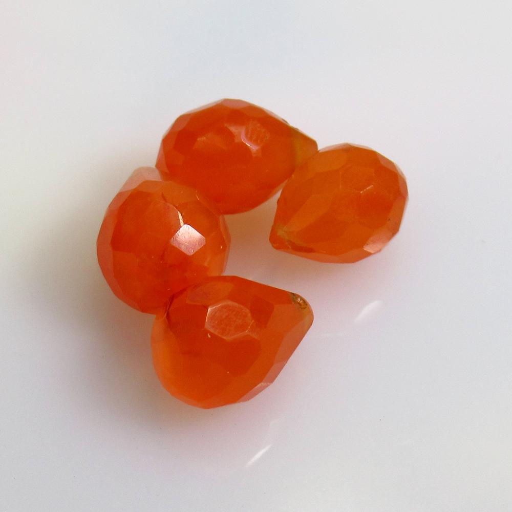 20.56 Ctw Natural 4 Carnelian Drilled Pear Briolette: No Reserve! Title: 20.56 Ctw Natural 4 Carnelian Drilled Pear Briolette Beads Stone Clarity: Semi-Transparent Gemstones: Carnelian Beads Size/Dimensions: 20.56 Carat Weights: 11.8x8.3 - 12.4x8.2 mm / 