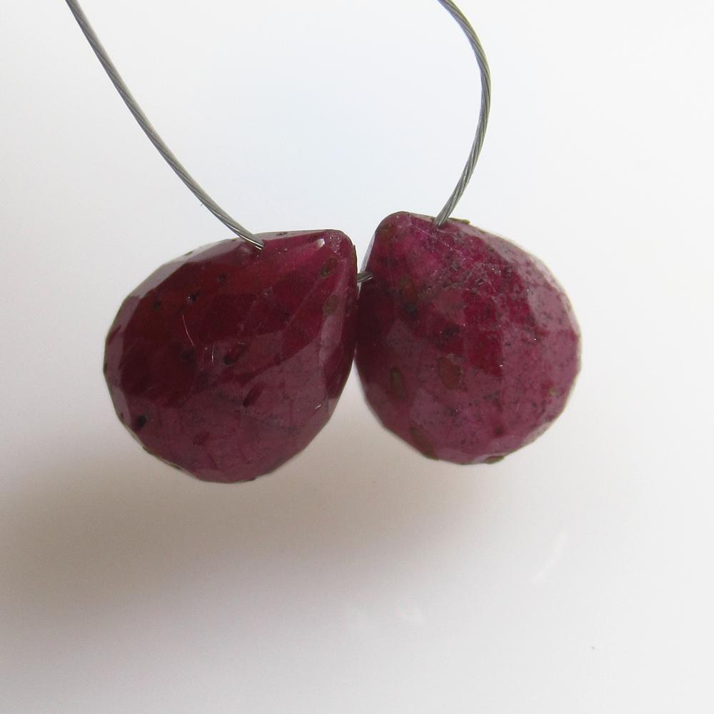 13.67 Ct Natural 2 Mozambique Red Ruby Pear Beads (1 of 2)