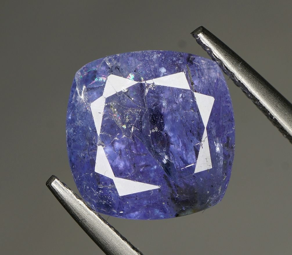 Natural Tanzanite 3.46 Carat: No Reserve! Natural Tanzanite 3.46 Carat Shipping: Domestic: Flat-rate of $35.00 to anywhere within the contiguous U.S. Europe: Flat-rate of $35.00 to anywhere within Europe International: Foreign shi