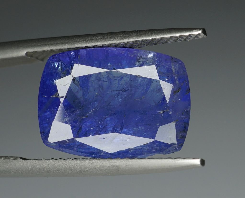 Natural Tanzanite 6.57 Carat: No Reserve! Natural Tanzanite 6.57 Carat Shipping: Domestic: Flat-rate of $35.00 to anywhere within the contiguous U.S. Europe: Flat-rate of $35.00 to anywhere within Europe International: Foreign shi