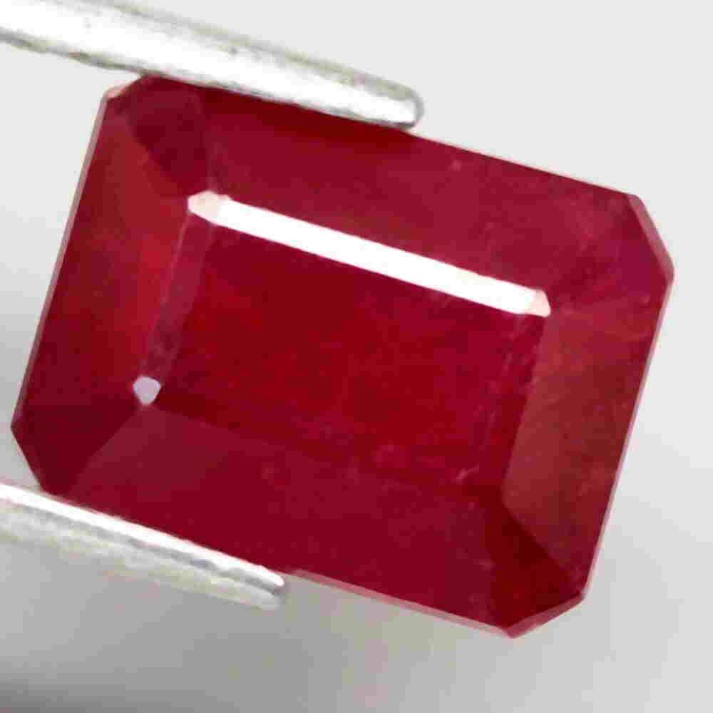 1,82 cts Natural Big Octagon Blood Red ruby (1 of 3)