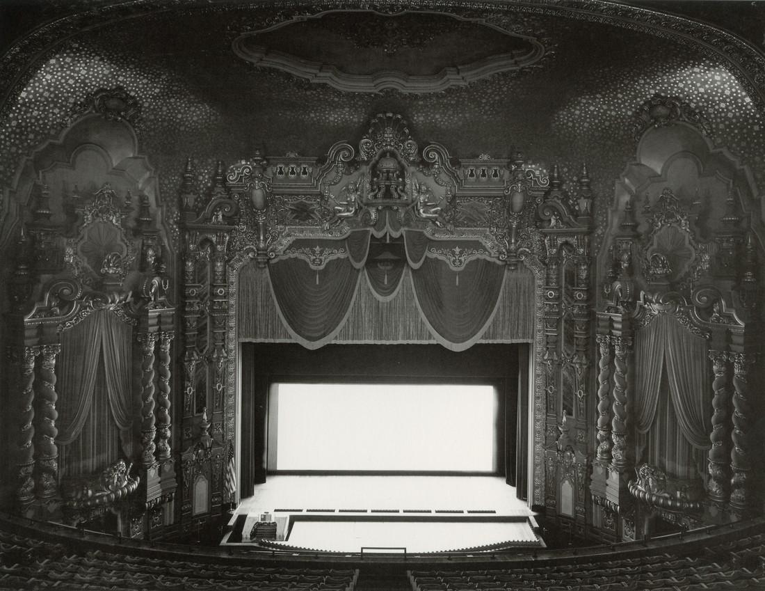 HIROSHI SUGIMOTO - Ohio Theater, Ohio, 1980 (1 of 1)