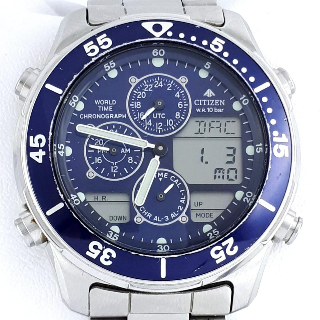 Citizen - World Time Chronograph - Ref:2D1013 - Men -: Brand : Citizen Model : World Time Chronograph Ref : 2D1013 Gender : Men Movement : Quartz Type : Analogue and Digital wristwatch Total Lenght : 19 cm / 7,48 inch (Including Watch Case) Case Size : 41