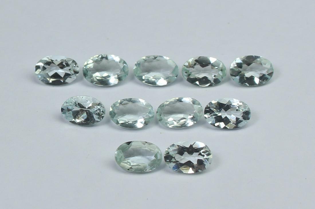 4.08 Ct Natural Aquamarine Lot: No Reserve! Title: 4.08 Ct Natural Aquamarine Lot Additional Information: Gemstone : Natural AquamarineOrigin : BrazilWeight in carats : 4.08Dimensions : 6x4 mm CalibratedShape : Oval CutNumber of sto