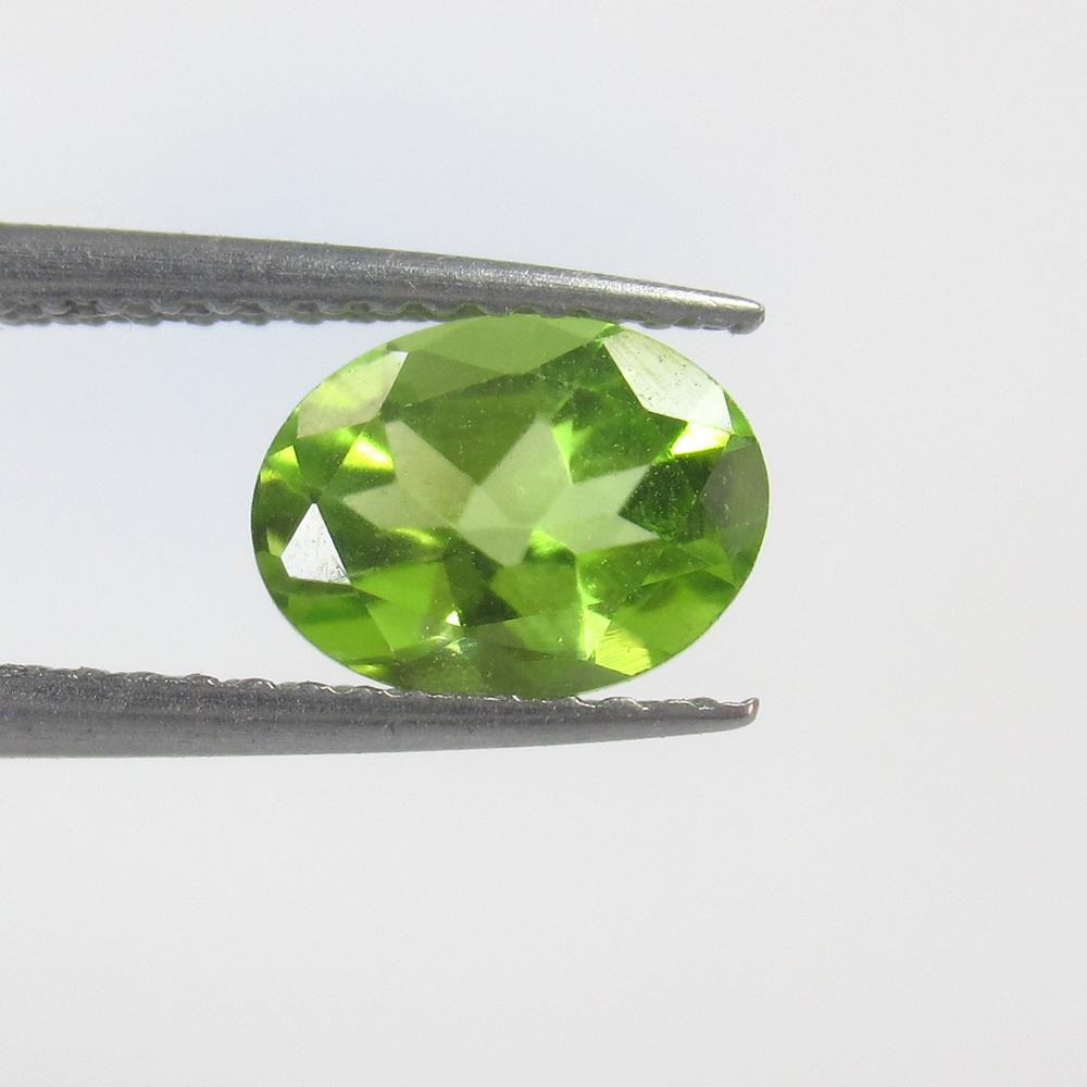 1.30 Ctw Natural Pakistan Peridot Oval Cut: No Reserve! Title: 1.30 Ctw Natural Pakistan Peridot Oval Cut Stone Clarity: VVS Gemstones: Peridot Size/Dimensions: 1.3 Carat Weights: 8.00 x 6.20 x 4.10 mm Additional Information: Top Class Luster /